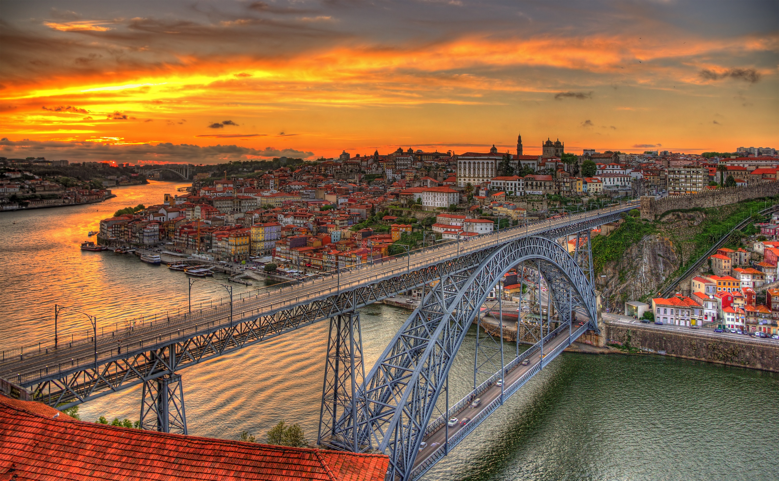 Scenic view of Porto with Dom Luís I Bridge at sunset